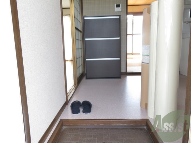 玄関　玄関から見たお部屋です。奥行で広さ伝わりますでしょうか