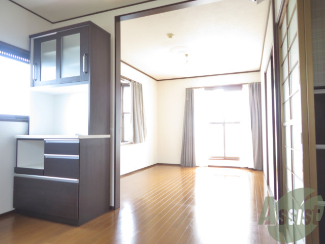 居室・リビング　かなり広めのリビングです。のびのびできますね。