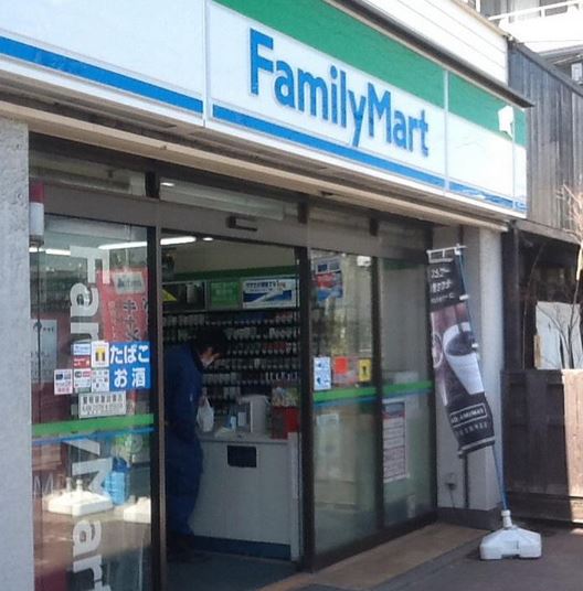 コンビニ　ファミリーマート本所立川三丁目店（コンビニ）まで210m