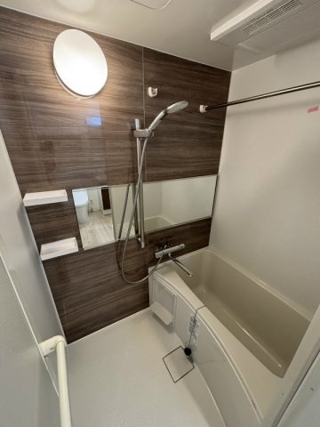 バス・シャワールーム　コンパクトで使いやすいお風呂です