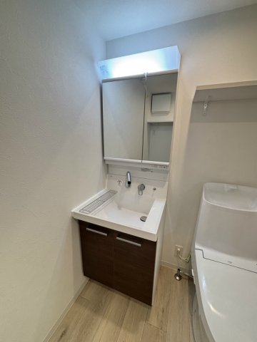 洗面設備　ゆったりとスペースのある洗面所