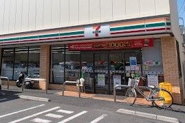 コンビニ　セブンイレブン（コンビニ）まで52m