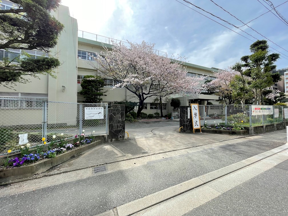 小学校　福岡市立春住小学校（小学校）まで180m