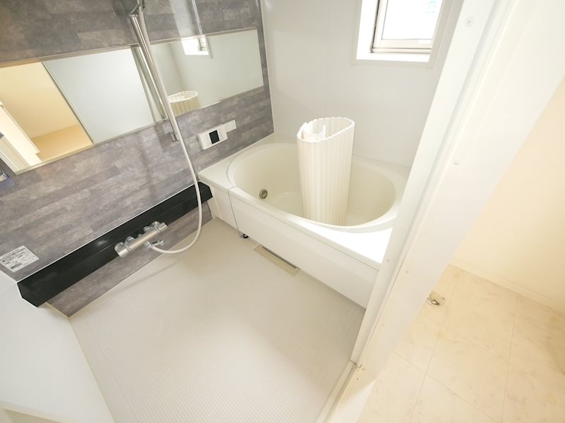 バス・シャワールーム　シャワー、追い焚き給湯