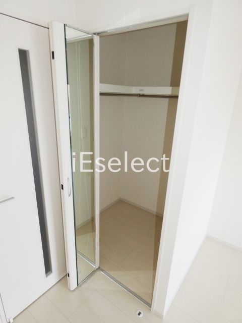 収納　収納力の高いウォークインクローゼットです