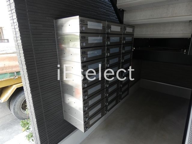 エントランス　エントランスには集合ポストもあります