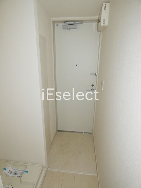 玄関　玄関には大きなシューズボックスもあります