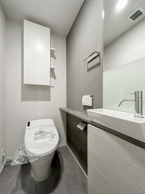 トイレ　※写真は同タイプ住戸です。