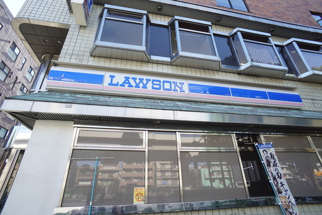 コンビニ　ローソン江戸川橋駅前店（コンビニ）まで215m