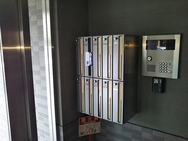 ロビー　メールボックス