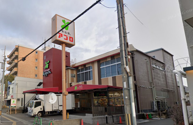 スーパー　食品館アプロ総持寺駅前店（スーパー）まで374m