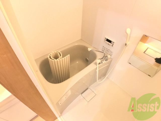 バス・シャワールーム　浴槽があるので、疲れた時はゆっくりと湯船につかりましょう。