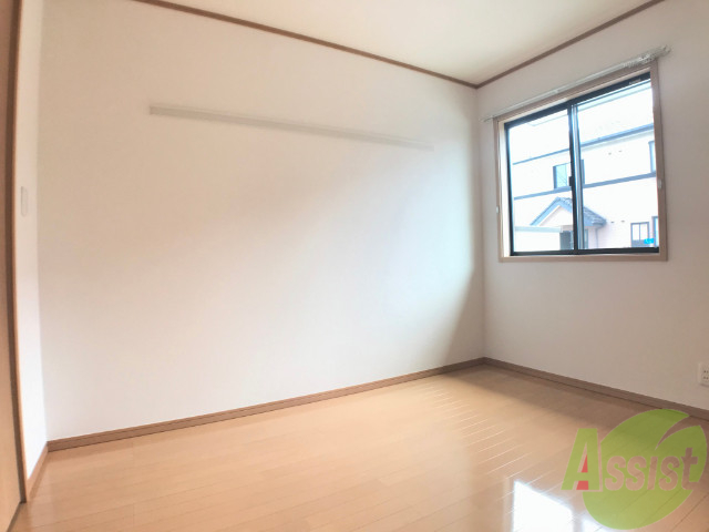 その他部屋・スペース　明るい光が差し込む素敵なお部屋ですね～。