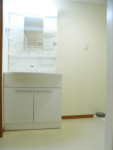 洗面設備　シャワードレッサー