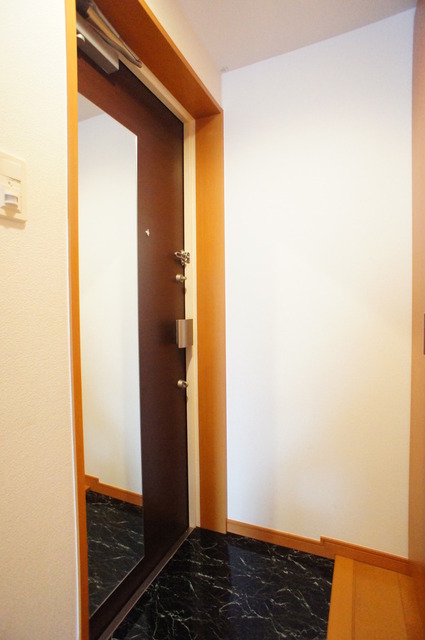 玄関　姿見ついてます※前回募集時のお写真です