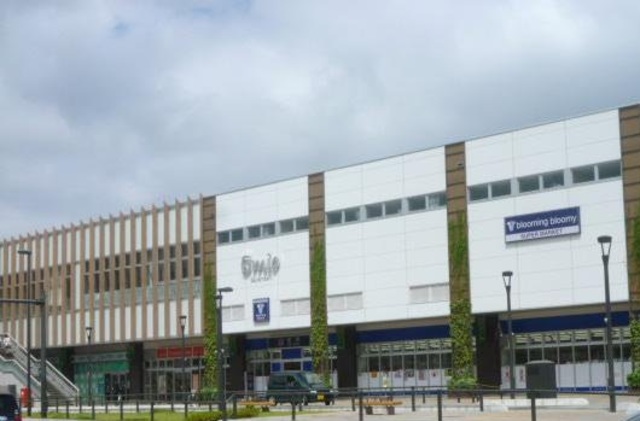 ショッピングセンター　Emio狭山市（ショッピングセンター）まで771m