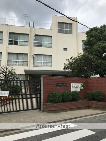 小学校　十三小学校（小学校）まで592m