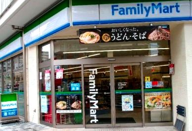 コンビニ　ファミリーマート（コンビニ）まで50m