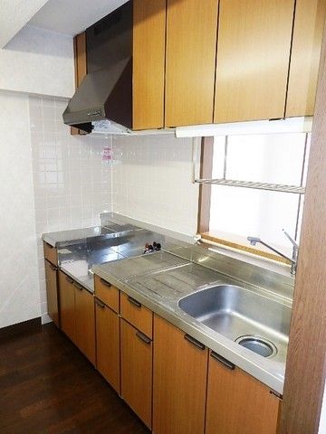 キッチン　※同建物同タイプ間取り参考写真　現況優先