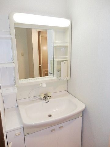 洗面設備　※同建物同タイプ間取り参考写真　現況優先