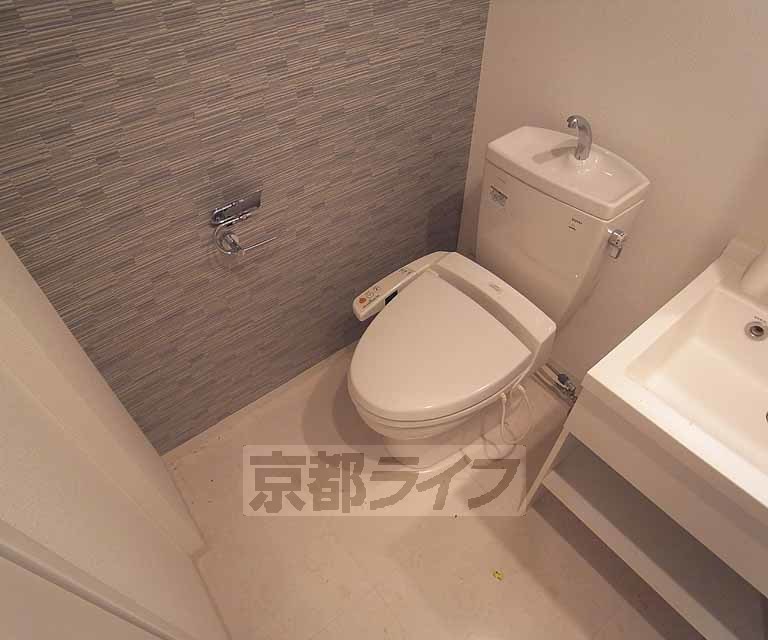 トイレ　ウォシュレット完備です。