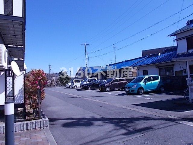駐車場　駐車場に車を止められます