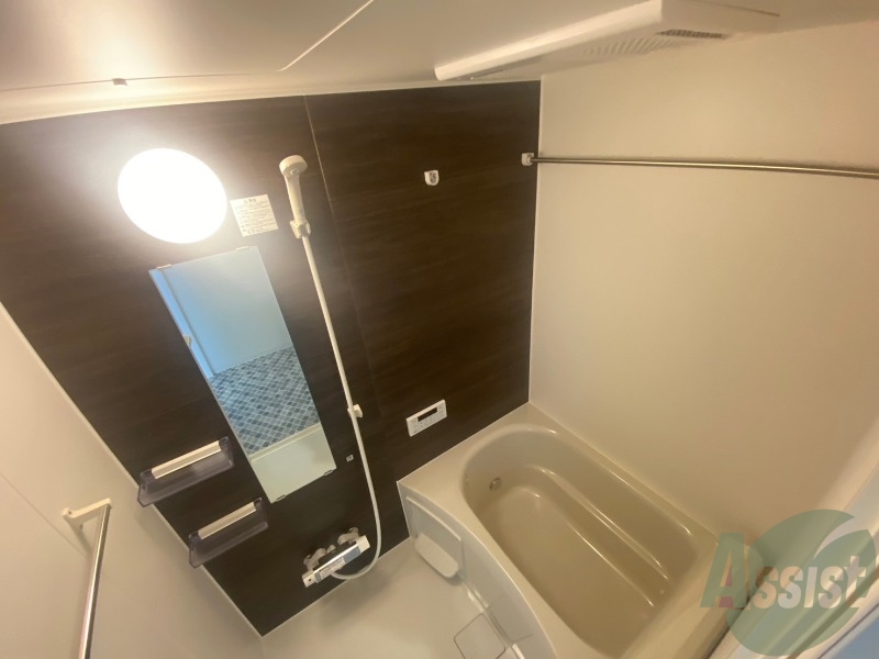 バス・シャワールーム　追い焚き機能や浴室乾燥機付きになっており快適です。