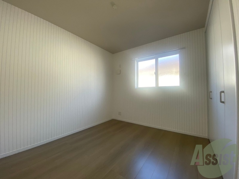 その他部屋・スペース　洋室５．３畳の寝室になります。寝室も日当たり良好です。