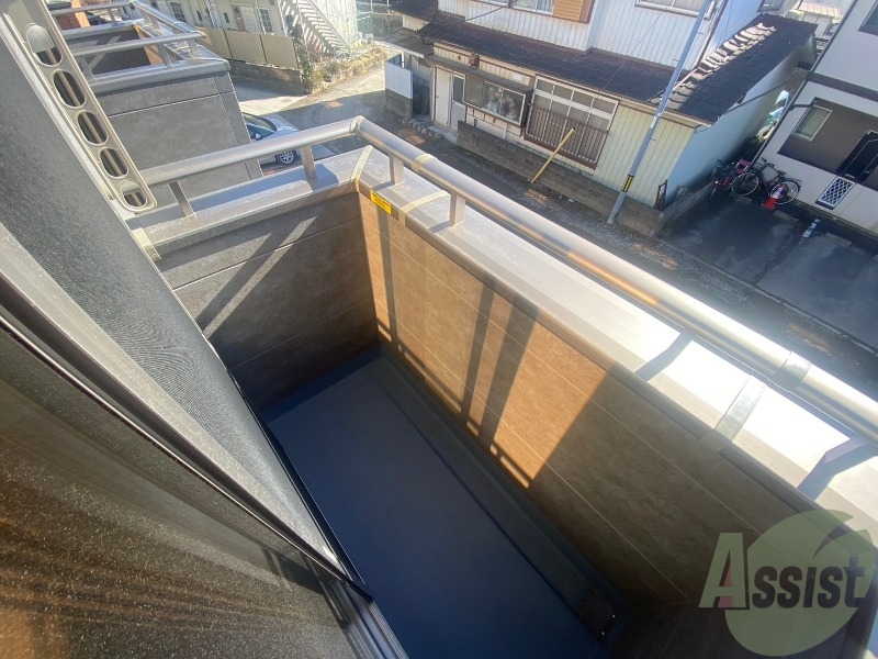 バルコニー　ベランダには物干し竿も設置できるようになっております。