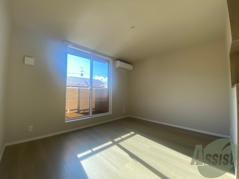 居室・リビング　１０．１畳の広々としたリビングは日当たり良好です。