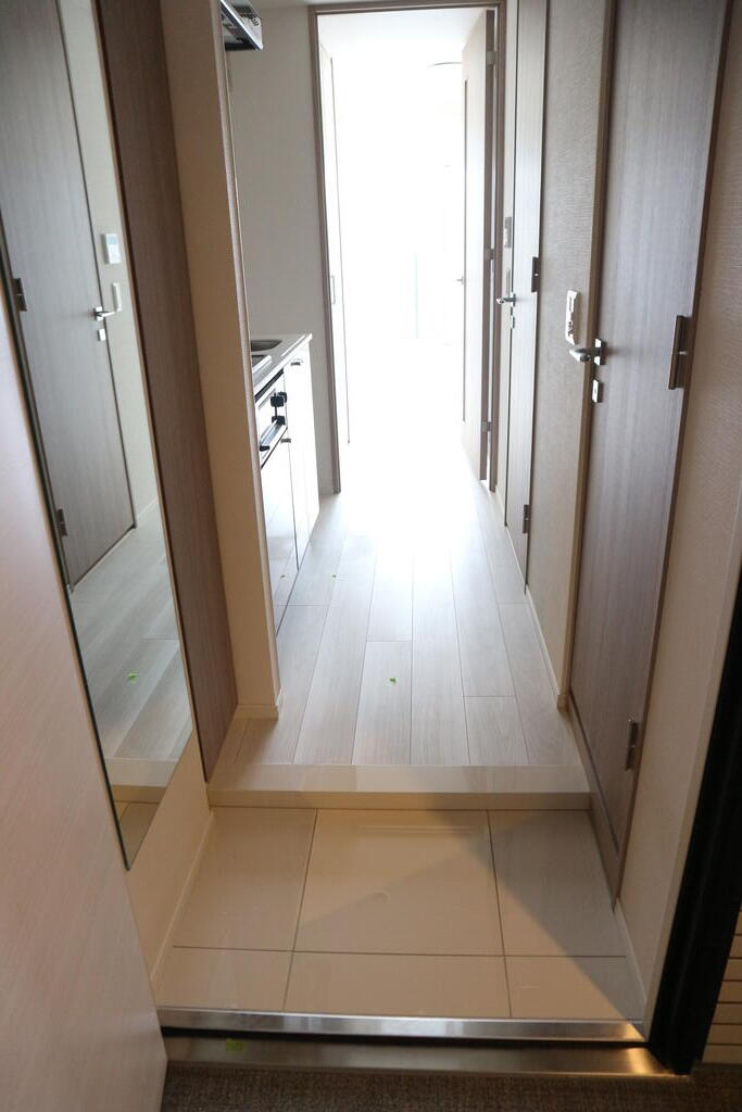 玄関　同タイプ別階部屋写真