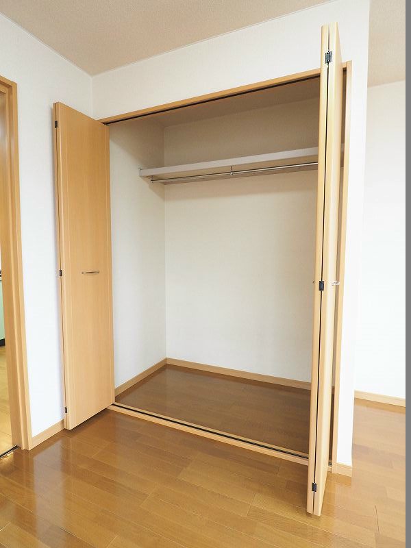 収納　※別号室の写真です。ワイドに大容量の収納です。