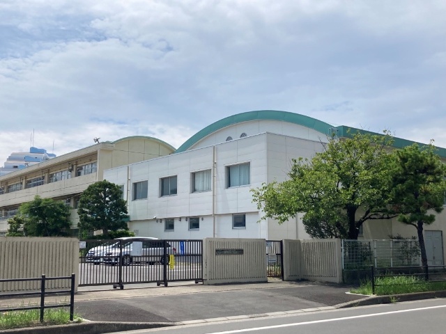 小学校　浦安市立日の出小学校（小学校）まで281m
