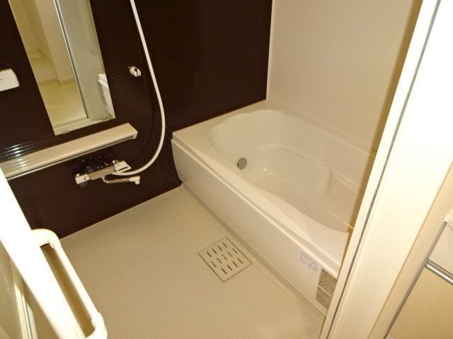バス・シャワールーム　※別のお部屋の写真です