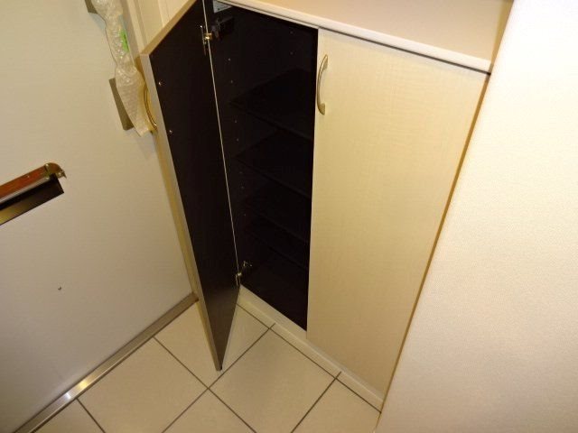 玄関　※別のお部屋の写真です