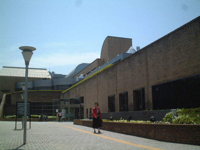 図書館　市川市中央図書館（図書館）まで520m