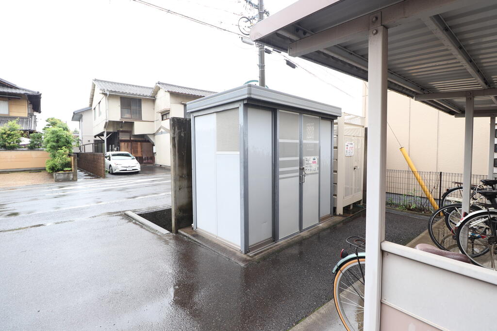 その他　敷地内にはゴミ置き場もあってとっても便利♪