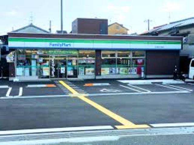 コンビニ　ファミリーマート東大阪六万寺町店（コンビニ）まで255m