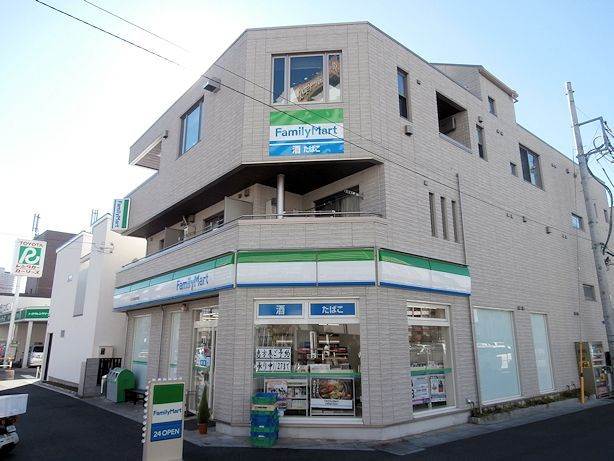 コンビニ　ファミリーマート 大宮桜木町店（コンビニ）まで288m