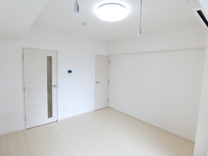 その他部屋・スペース　白を基調とした広々とした空間で