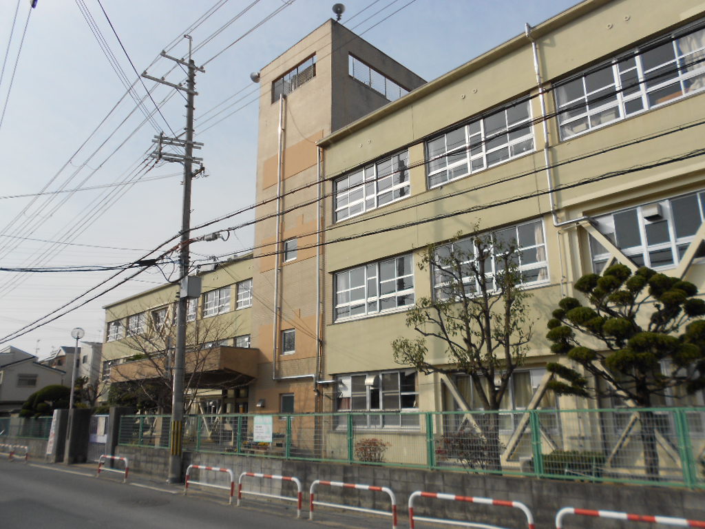中学校　門真市立第二中学校（中学校）まで1049m