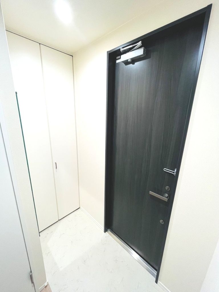 玄関　※別部屋参考写真