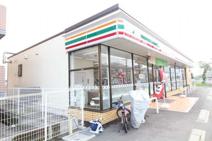 コンビニ　セブンイレブン（コンビニ）まで800m