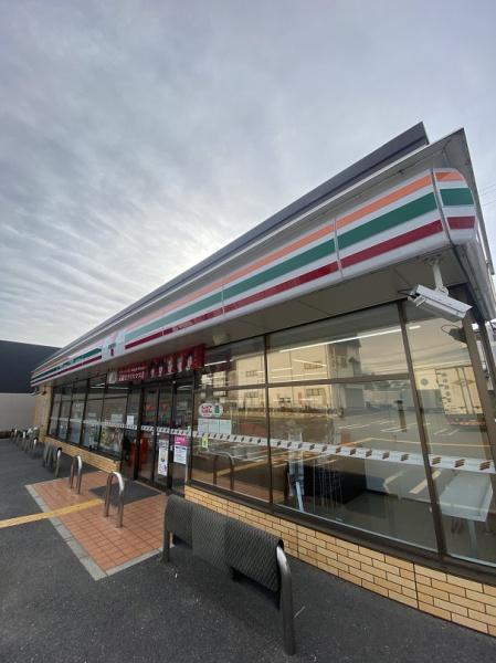 コンビニ　セブンイレブン門真巣本町店（コンビニ）まで719m