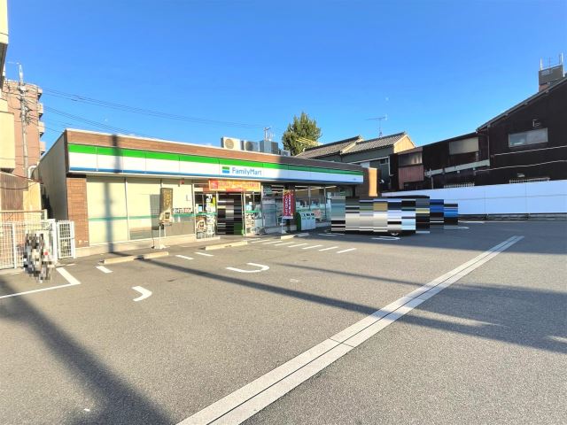 コンビニ　ファミリーマート（コンビニ）まで270m