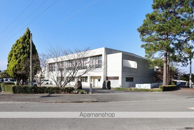小学校　鳴門西小学校（小学校）まで818m