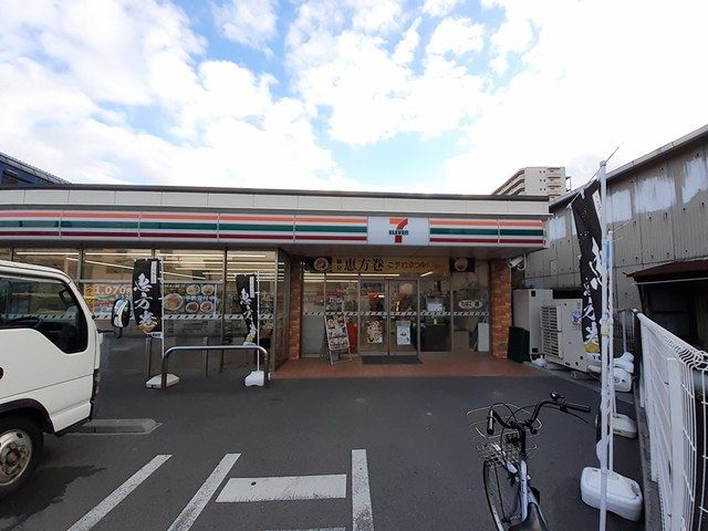 コンビニ　セブンイレブン 加美正覚寺店様（コンビニ）まで700m