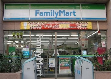 コンビニ　ファミリーマート（コンビニ）まで65m