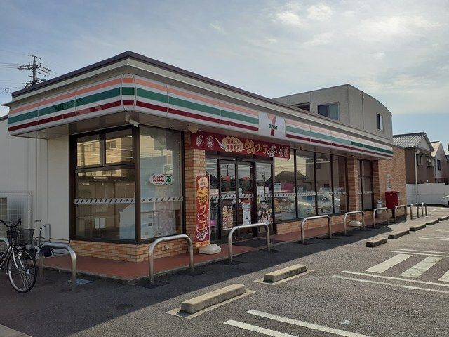 コンビニ　セブンイレブン（コンビニ）まで30m