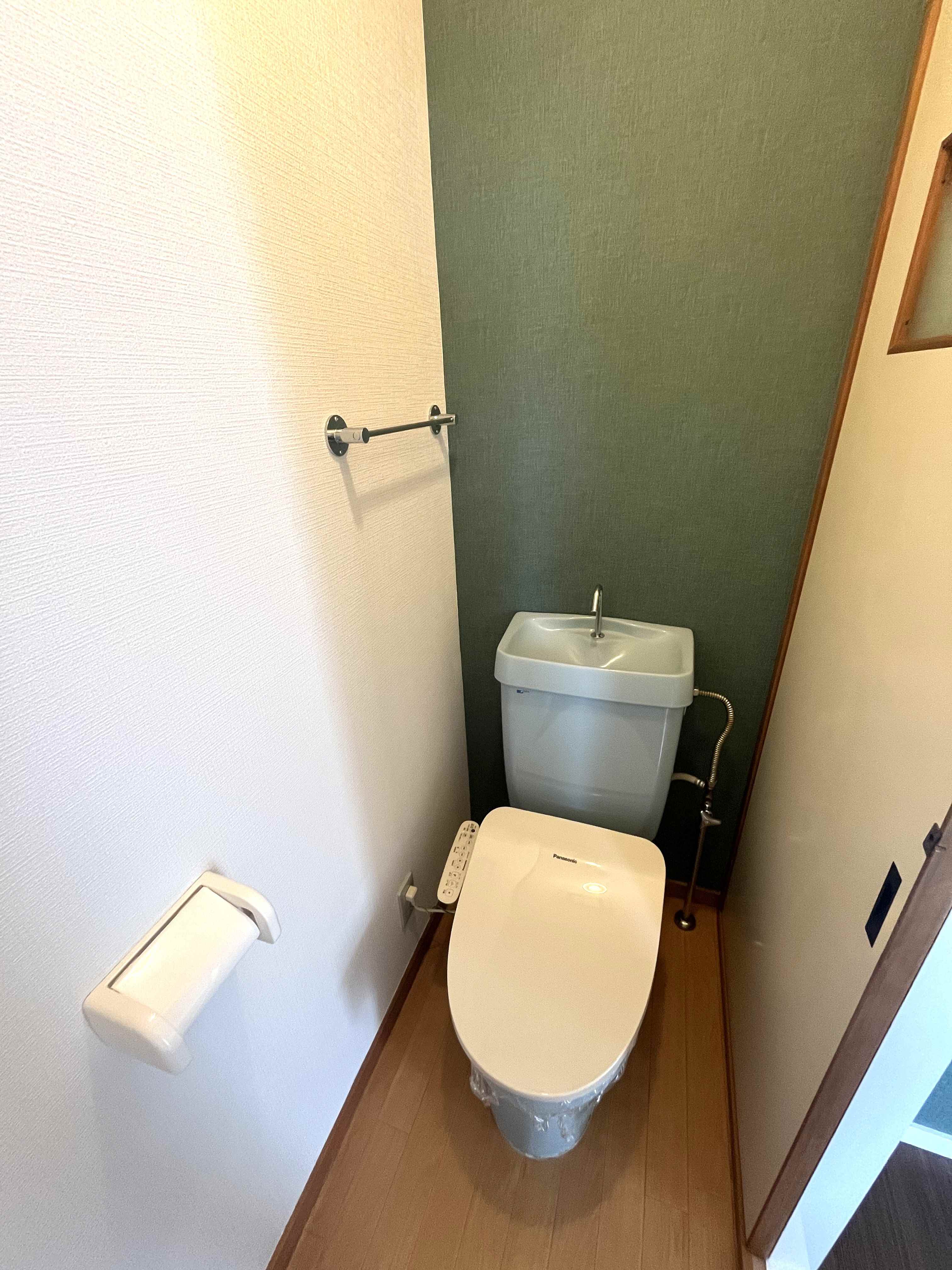 トイレ　温水洗浄便座付き